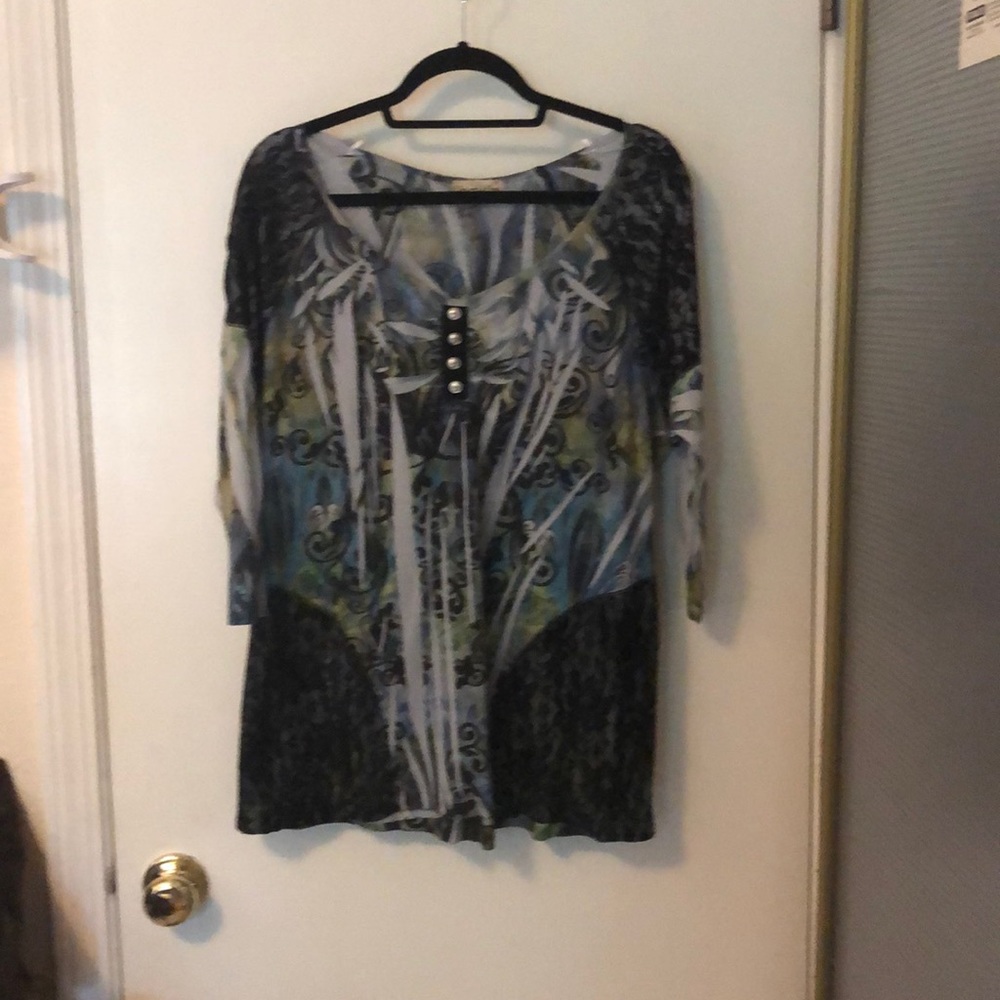 🌹- Women’s plus top